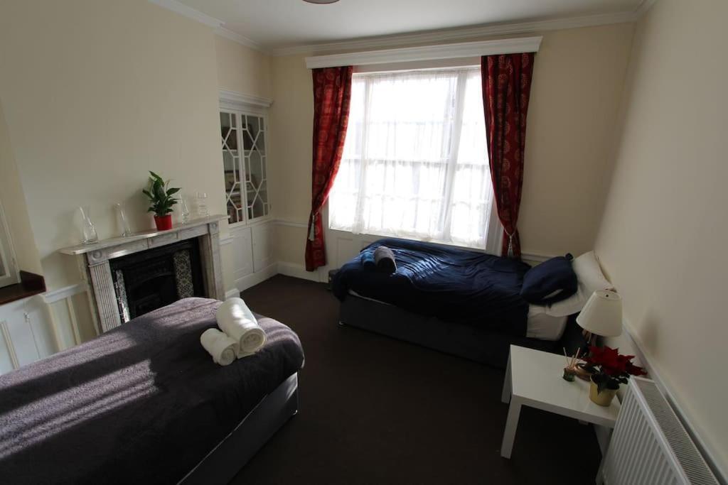Perfect For Large Family & Friends, Free Parking, Games Villa Reading Bagian luar foto