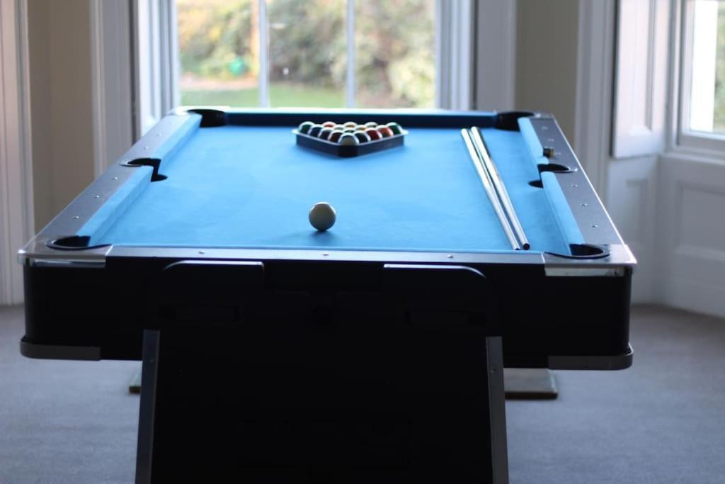 Perfect For Large Family & Friends, Free Parking, Games Villa Reading Bagian luar foto