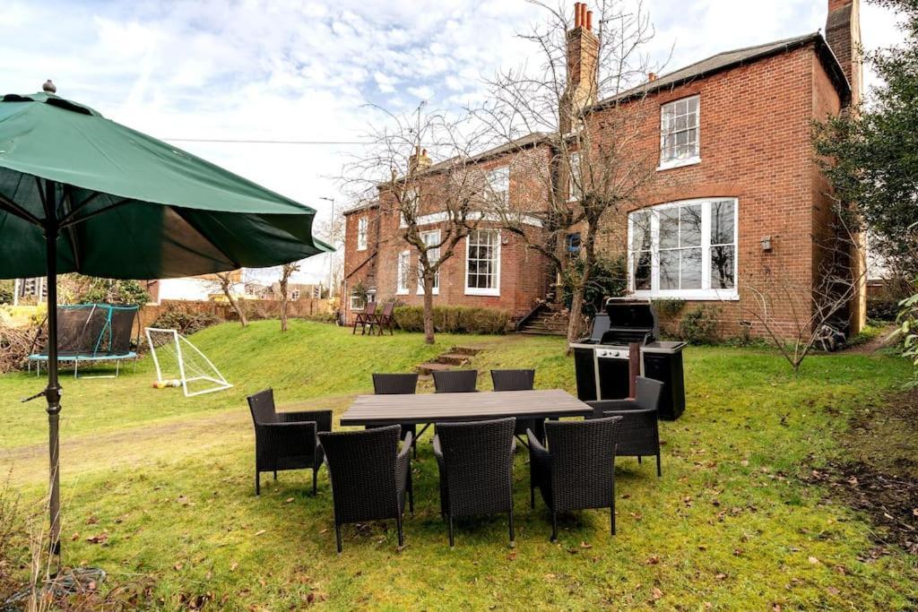 Perfect For Large Family & Friends, Free Parking, Games Villa Reading Bagian luar foto