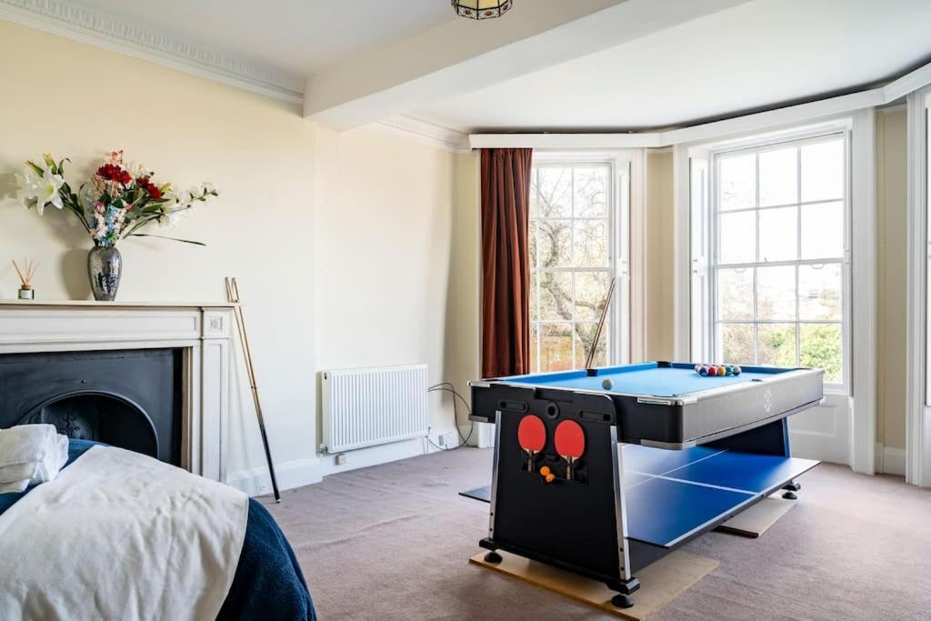 Perfect For Large Family & Friends, Free Parking, Games Villa Reading Bagian luar foto