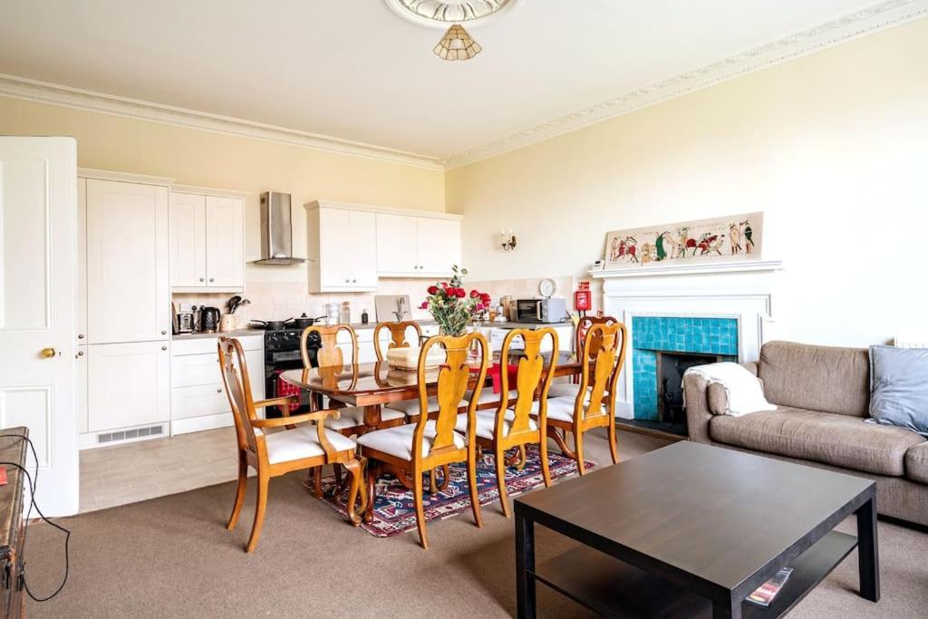 Perfect For Large Family & Friends, Free Parking, Games Villa Reading Bagian luar foto